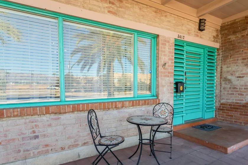 The Teal Door | UofA Central Newly Renovated 1BR - Image 1