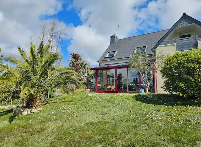 Comfortable family home a stone's throw from the GR34 and beaches - Image 1