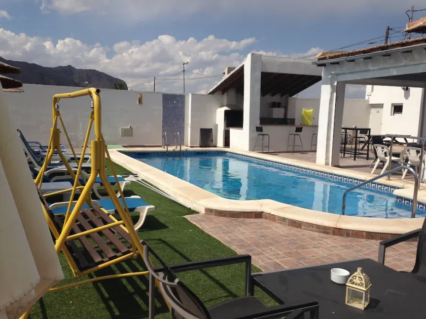 Villa med privat pool, tæt på stranden med bil - Image 1
