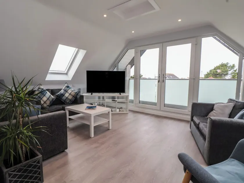 Mikes Place On The Cove - Image 1