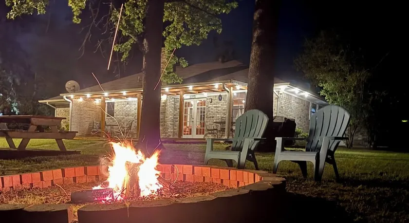 Waterfront Escape! Enjoy quiet, privacy & relaxation in this 3-bedroom retreat! - Image 1