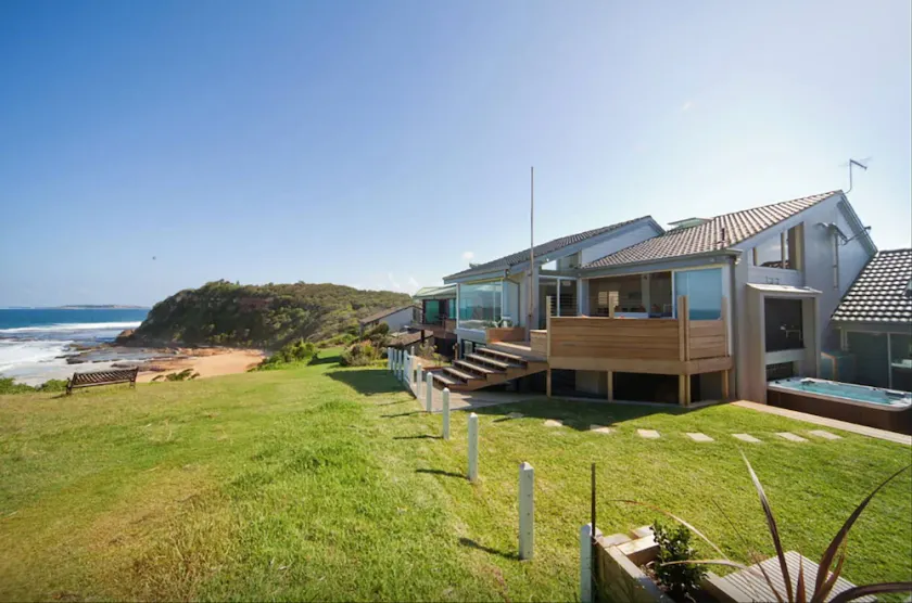 Northern Beaches beachfront house - reduced June 26 rates available ! - Image 1