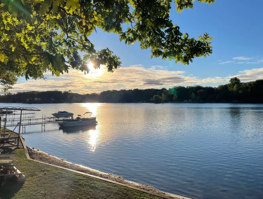 Waterfront Getaway on Beautiful Long Lake! - Image 1