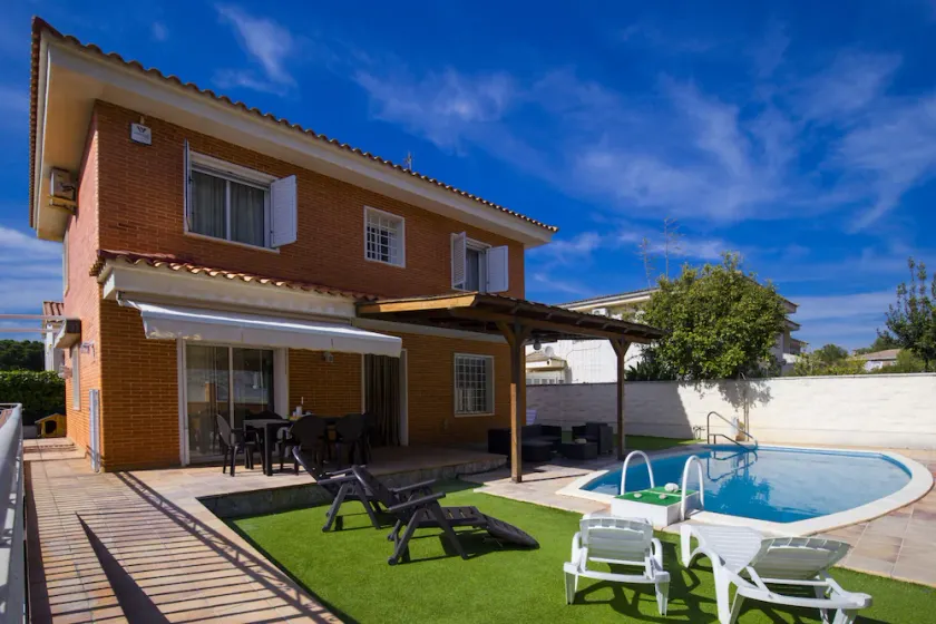 New Pluma Villa - Only Families - Image 1