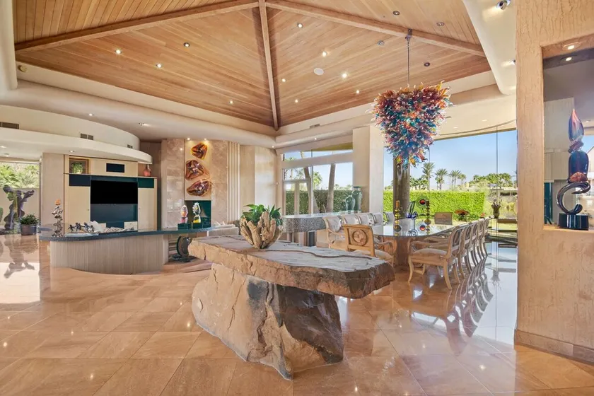 SWIM UP POOL BAR/SPA, POOL TABLE,6 EN SUITES, PING PONG, PUTTING GREEN 227370 - Image 1