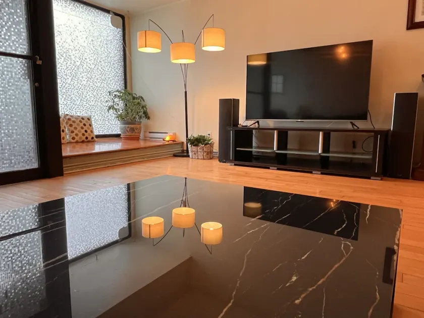 Private 3-Level Townhouse + 8BR + 8BA + Sleeps 8-30 +Sunny Terrace+Free Parking - Image 1
