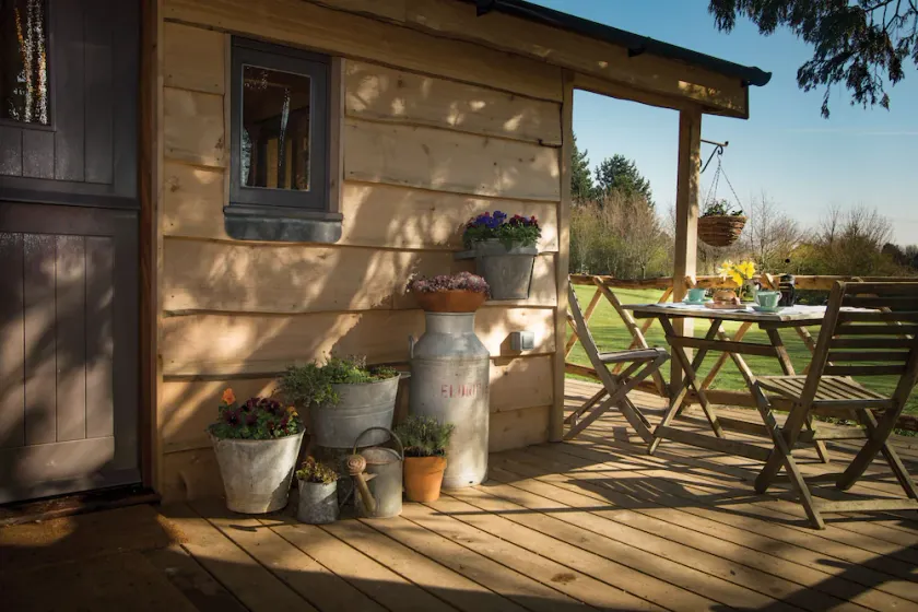 Romantic glamping cabin near beautiful Rye - Image 1