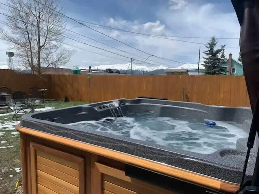 Mom's House - 1 block from downtown & Hot Tub - Image 1