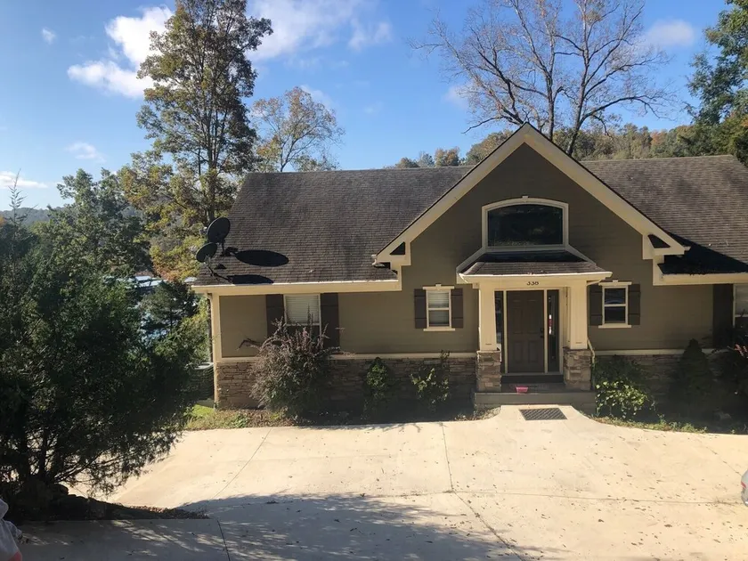 What a Life - Norris Lake Front House w/ dock, hot tub and NO-steps to lake - Image 1