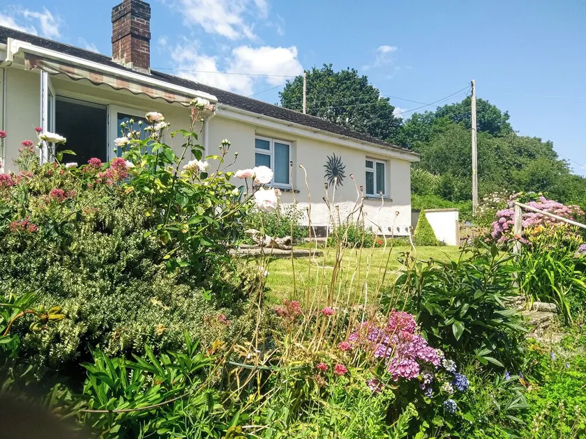 3 bedroom accommodation in Blakeney Hill, near Lydney, Forest of Dean - Image 1