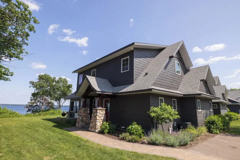 5 Bedroom Lake House w/Loft on Beautiful Gull Lake  4-Season Fun Abounds! - Image 1