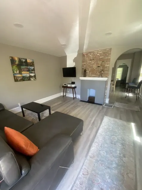 Cheerful 2BR Close to SLU University w/RV Parking - Image 1