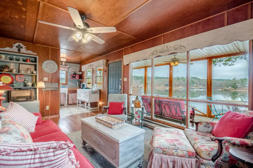 Back Porch Lake View's on Lake Hamilton Main Channel, Family Friendly, Cozy Vibe - Image 1