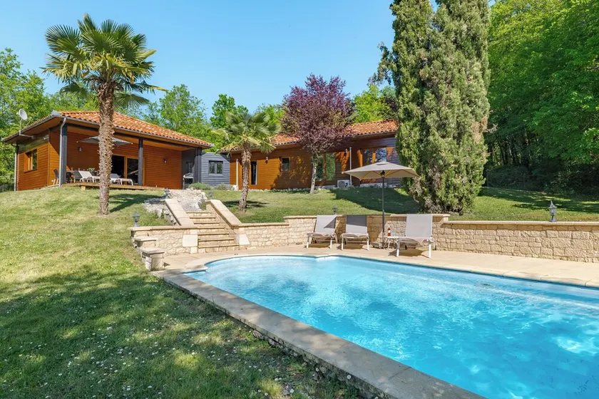 Le Bouyssonnet, home with large fenced garden and private swimming pool - Image 1