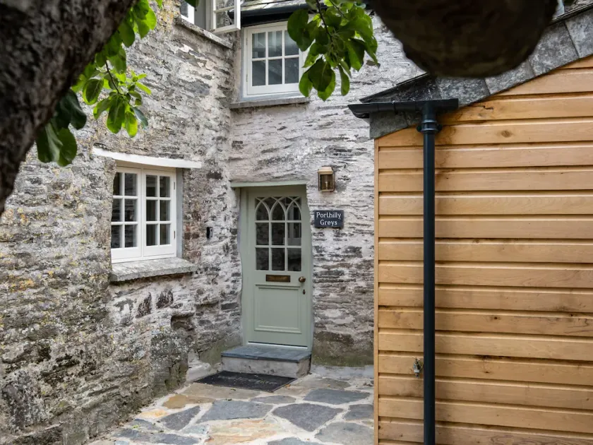 PORTHILLY GREYS, pet friendly, country holiday cottage in Rock - Image 1