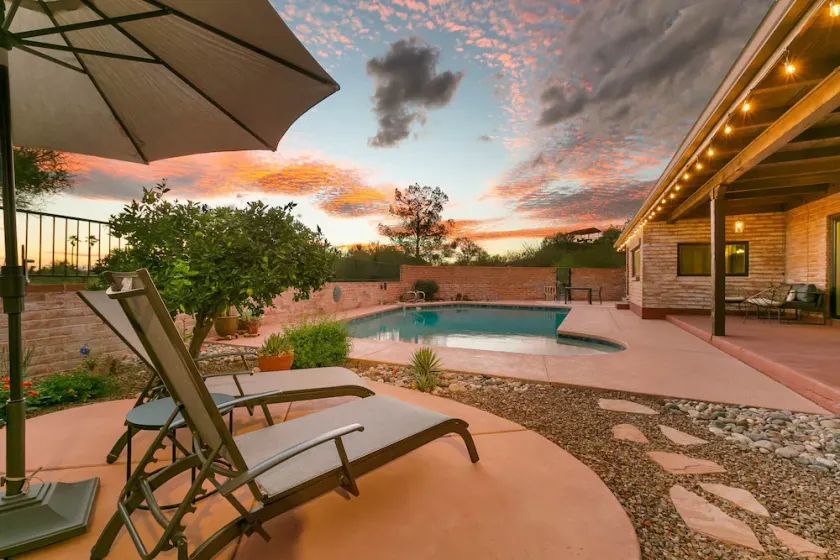 5 King Beds, City/Mountain Views, Pool, 1 story ranch-style home, foothills - Image 1