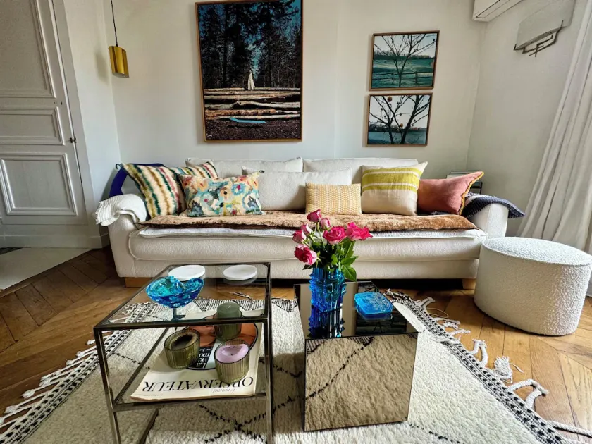 CENTRE MARAIS (picasso place des vosges) .A/C, WIFI, ELEVATOR, VUE, BALCONY ! - Image 1