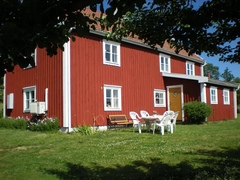 Charming, large holiday home 10 minutes from beautiful Lake Vättern and Grenna - Image 1