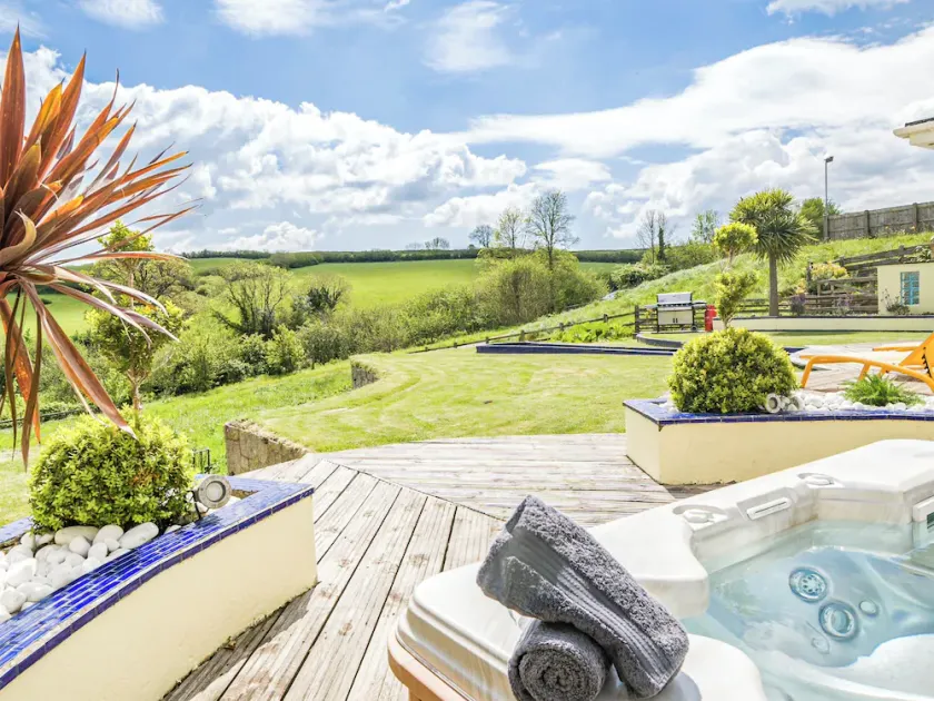 4 bedroom accommodation in Holbeton, near Ivybridge - Image 1
