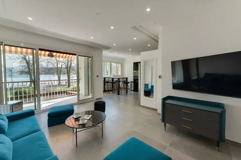 Swan Lake - Appartement design face au Lac d'Annecy - Image 1