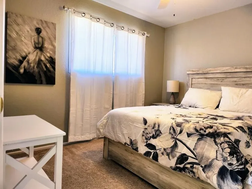 Minutes to Oldtown Scottsdale - Your peaceful Oasis awaits! - Image 1