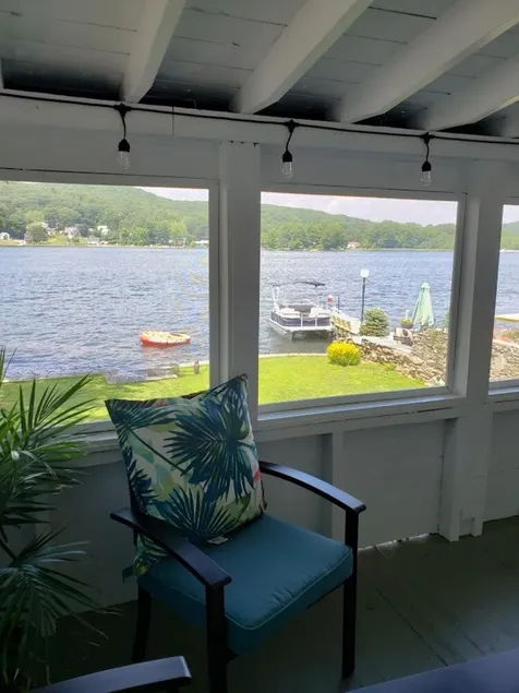 Cozy WATERFRONT Cottage on Highland Lake, CT - central a/c & heat - Image 1