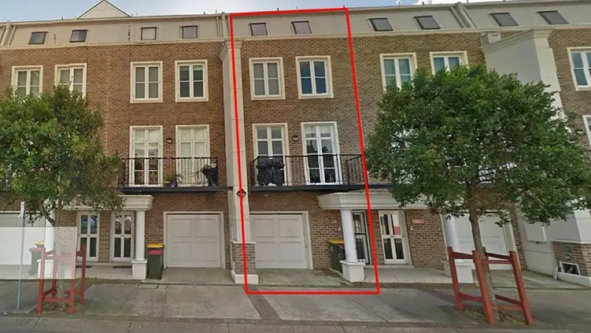Coastal Wharf Road Terrace with Parking & WiFi - Image 1