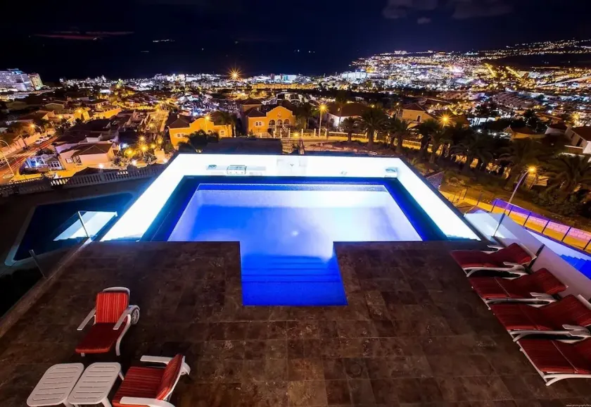Fantastisk moderne villa med opvarmet infinity-pool, elevator, GYM, sauna, boblebad - Image 1