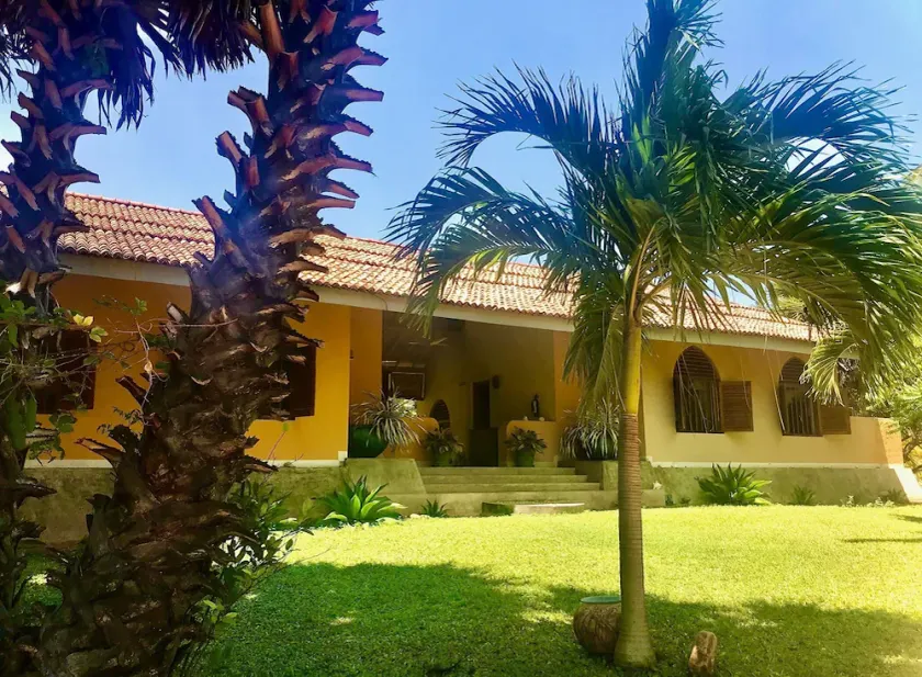 Luxury Beach Side Villa - spiaggia privata, eccezionale chef e personale esclusivi - Image 1