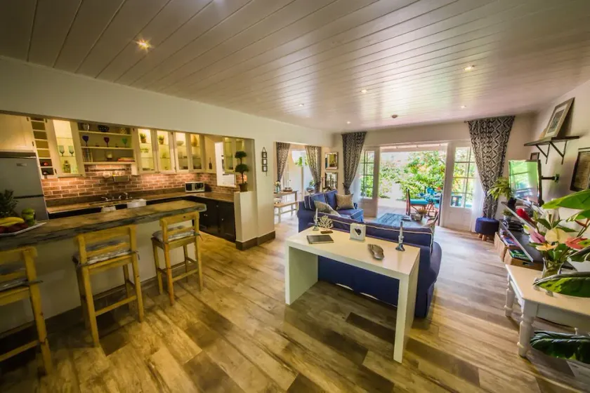 Beach vibes! Gated, tranquil. Minutes from the beach.\nRodney Quay. - Image 1