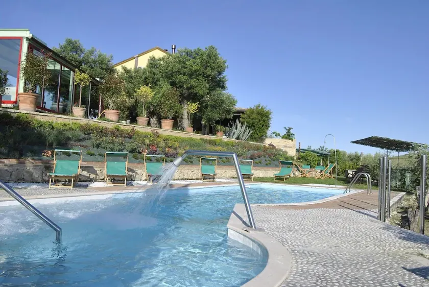 Große, luxuriöse Villa in Oliven- und Weinbergen, bis zu 12 Gäste, beheizter Pool & Wellnessbereich - Image 1