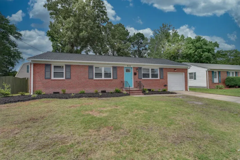 Modern Hampton Home! Prime Location! - Image 1