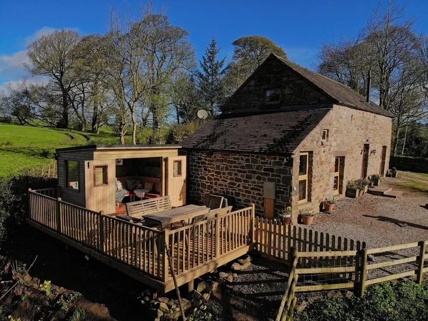 5* STUNNING LUXURIOUS BEAMED COTTAGE - SECLUDED PEACEFUL PEAK DISTRICT LOCATION - Image 1