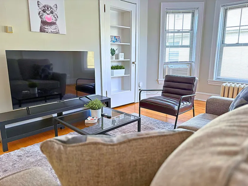 Charming 1BR in Evanston - Hinman B3 - Image 1