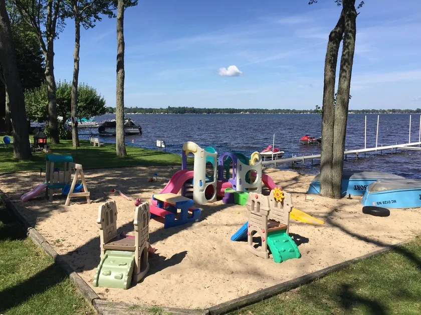 Gå lige ud til vandet, Lakefront Cottage-4 senge / 2 badeværelser, 10 sovepladser! - Image 1