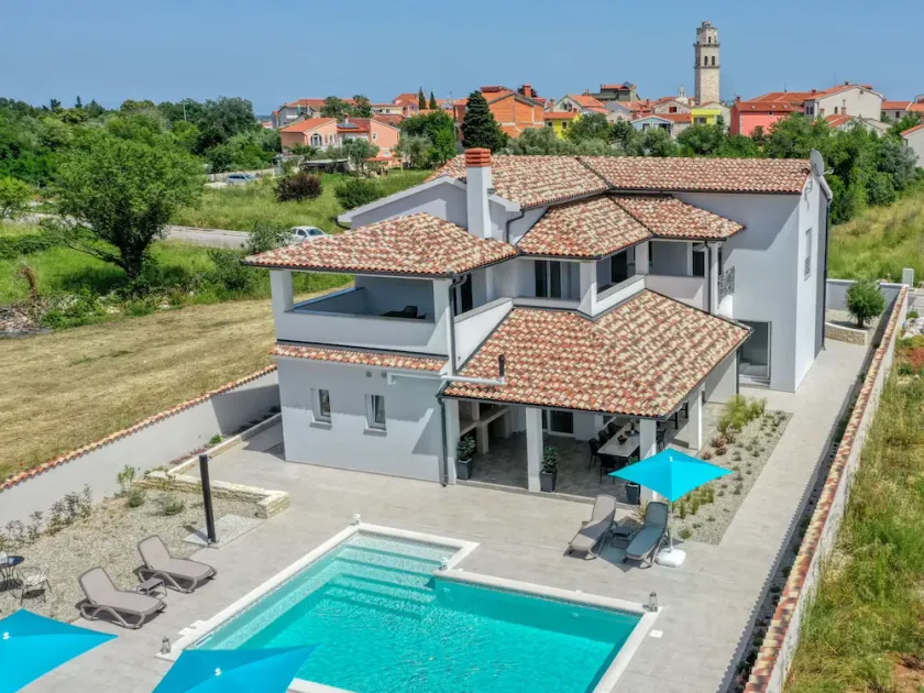 Beautiful private villa for 8 people with A/C, WIFI, private pool, TV and terrace - Image 1