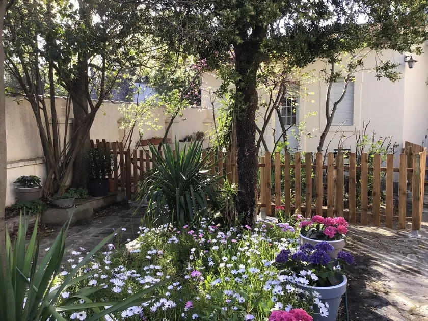 Small detached house with a fenced-in yard! All in comfort! - Image 1