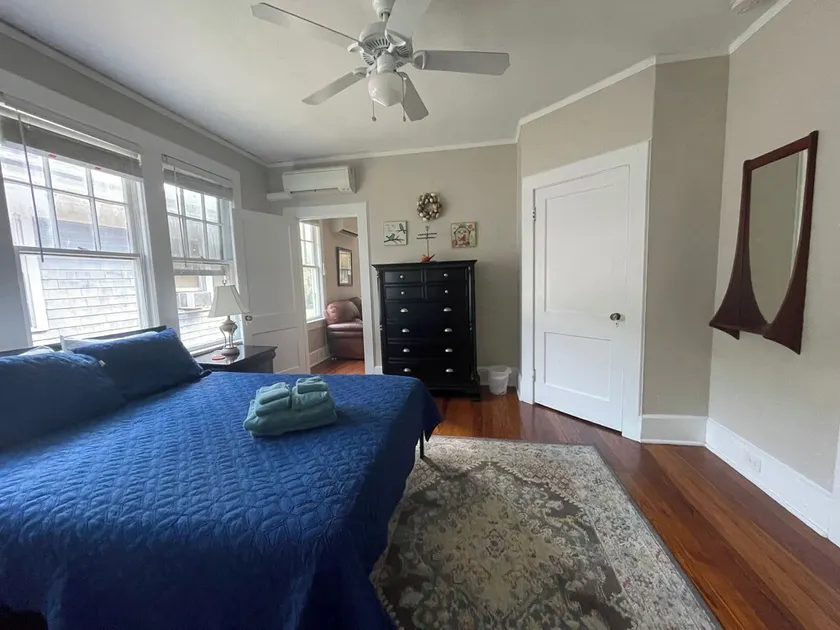 Spacious Murray Hill Getaway for One or Two - Image 1