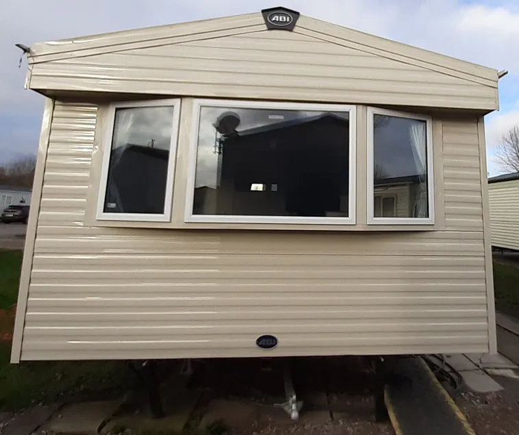 Felixstowe Beach Holiday Park Caravane / Mobile Home - Image 1