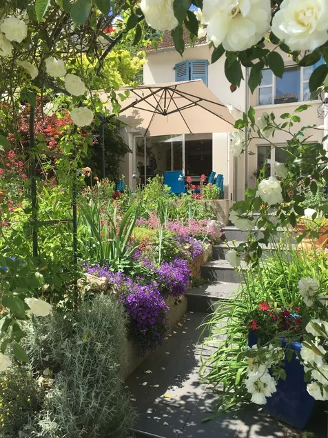Villa Les Roses Bleues 20 minutes from Paris by RER - Image 1