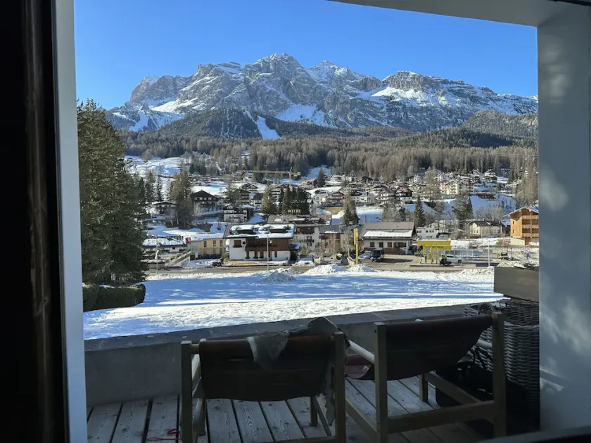 5* Central Cortina newly refurbished. 3’ from Freccia nel Cielo  cable car. - Image 1