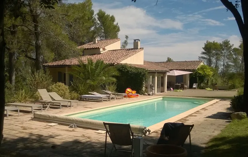 Villa med pool, privatliv og storslået udsigt - Image 1
