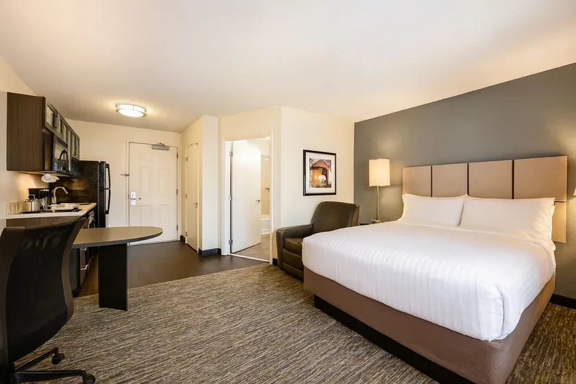 Experience Jacksonville's Rich Culture & Nature in Style! Pets Allowed, Kitchen! - Image 1