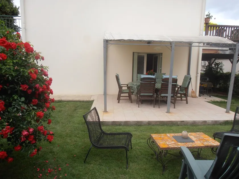 Small apartment with garden - Image 1