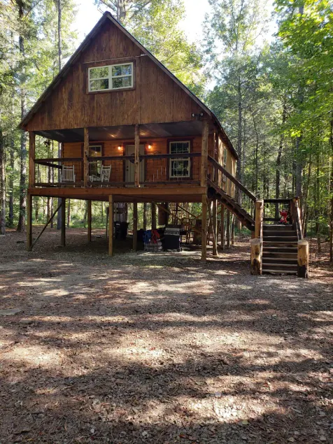 Cabin overlooking creek close to National Forrest a great place to relax - Image 1