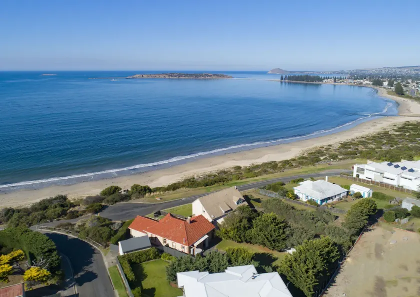 Holiday on Hayward - the ultimate beachfront holiday home, family friendly  - Image 1