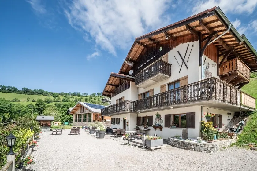 Chalet „Gîtes Le Titlis“ mit Bergblick, privatem Pool und WLAN - Image 1