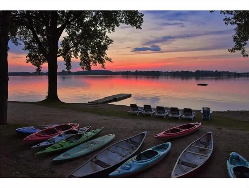 Cottage Retreat and Resort Living - Image 1