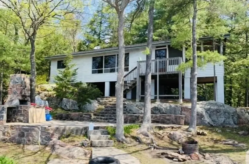Cozy Island Cottage ubicado en Lower Buckhorn Lake - Image 1