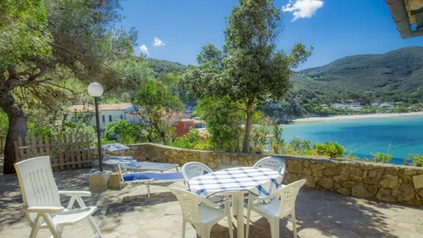 Studio overlooking Scaglieri beach - Image 1